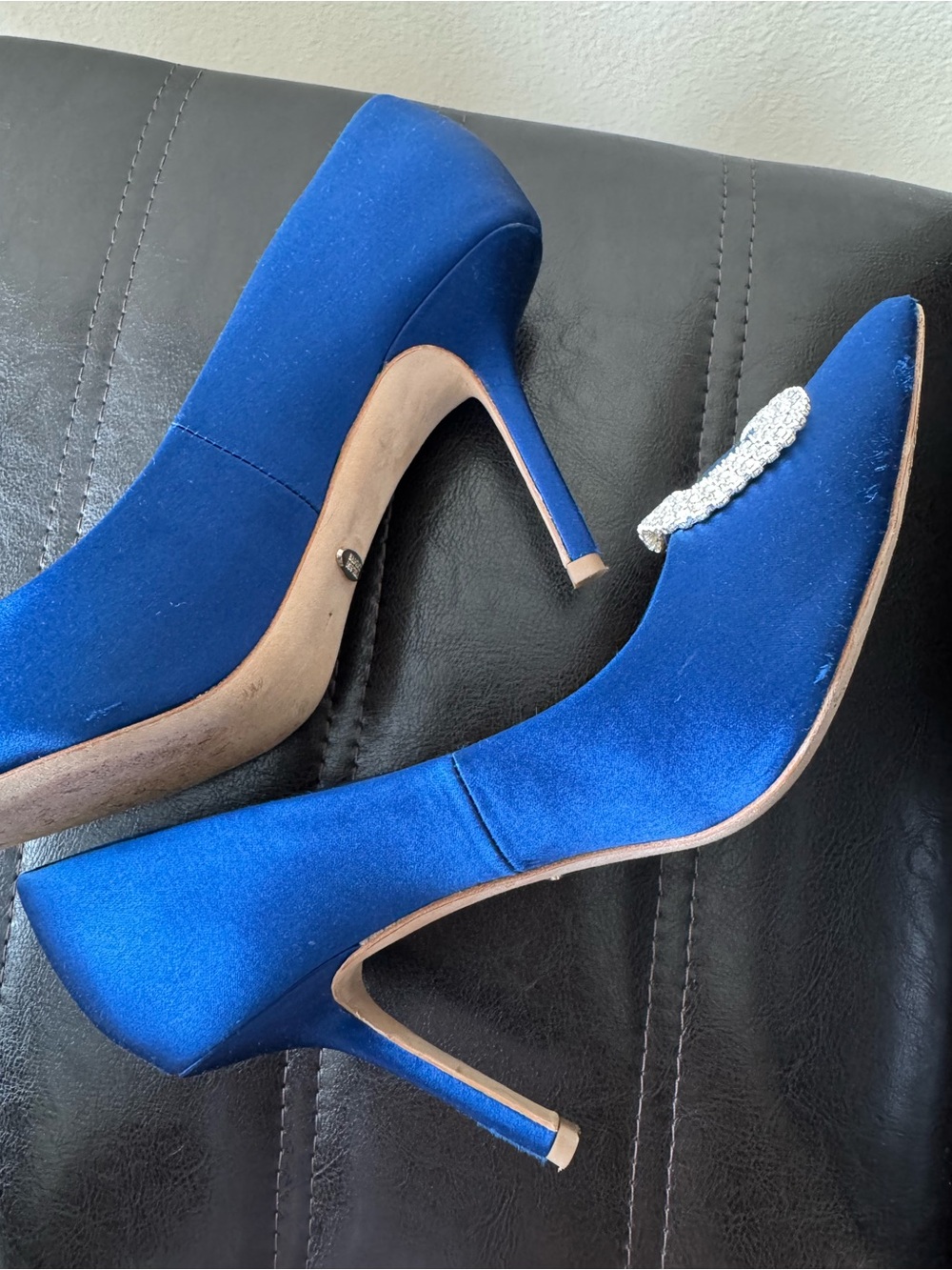 Badgley Mischka Royal Blue Pointed Toe Pumps with Crystal Buckle 7 size - Picture 7 of 7